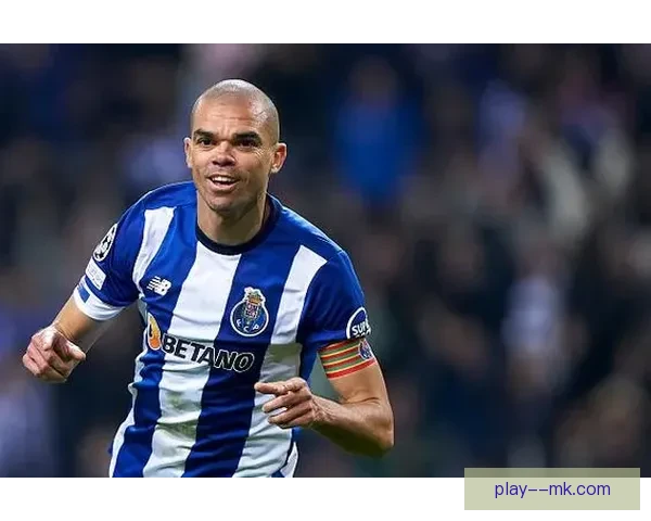 佩佩四十岁高龄仍征战欧冠淘汰赛展现传奇精神与不老韧劲